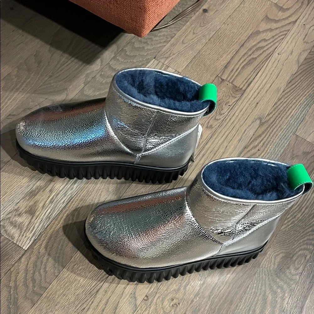 4CCCCEES
Leather Waffo Nui Boots Silver Metallic Ankle Boots with Green Accent - Picture 3 of 5